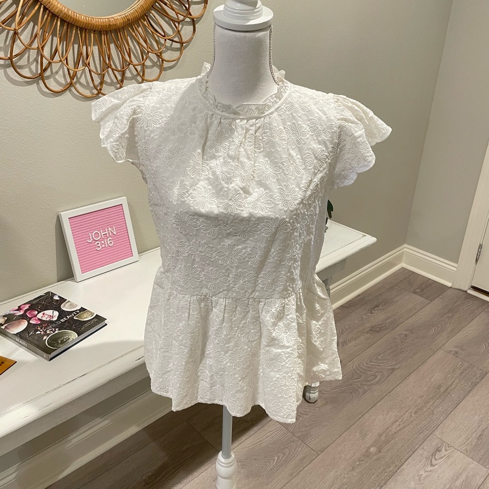 NWT CROWN & IVY Eyelet Embroidered Peplum Cap Sleeves Top